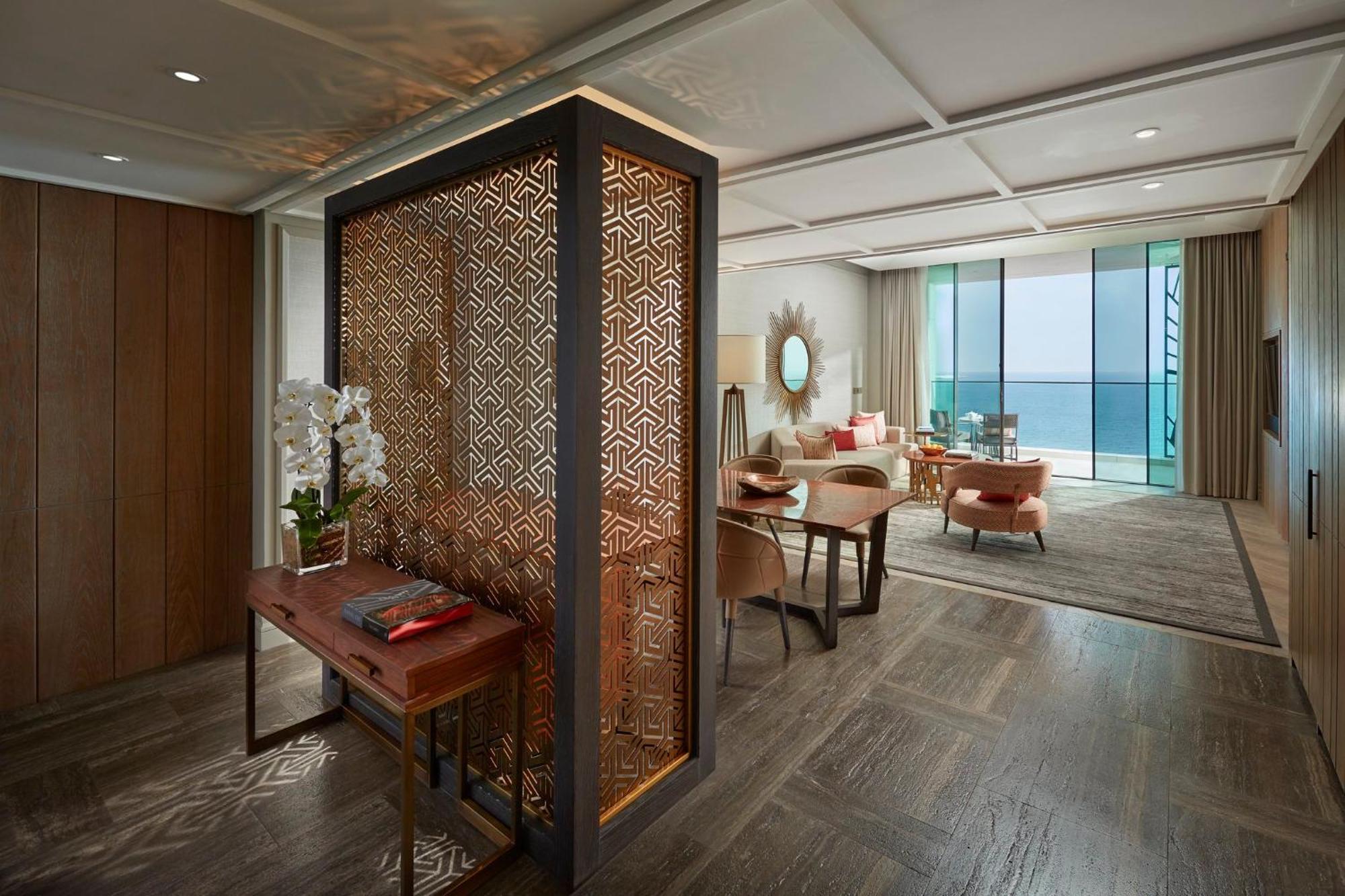 Mandarin Oriental Jumeira, Dubai Ngoại thất bức ảnh A suite at the hotel