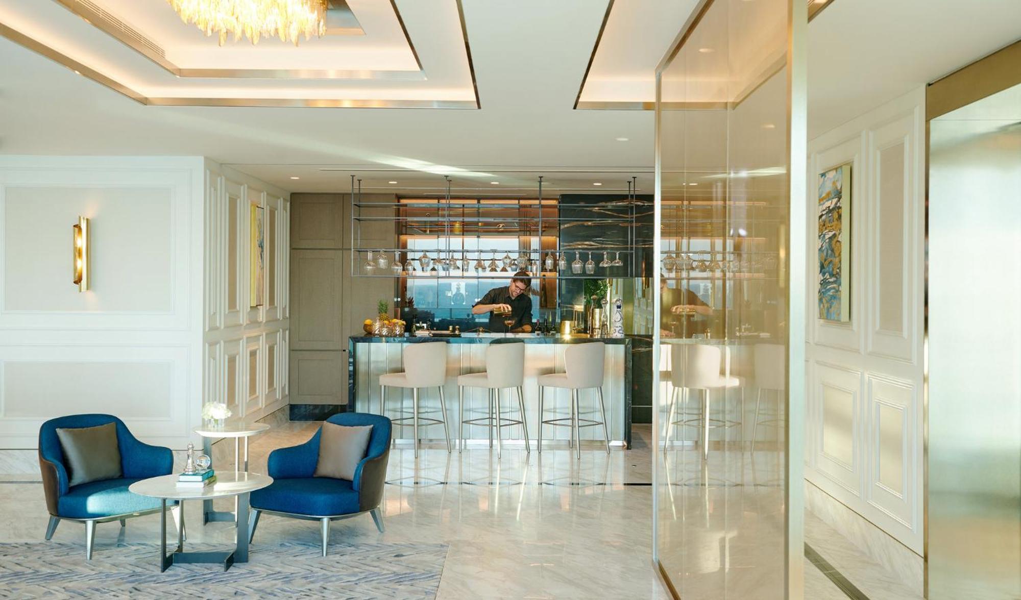 Mandarin Oriental Jumeira, Dubai Ngoại thất bức ảnh The bar at the 101 Club
