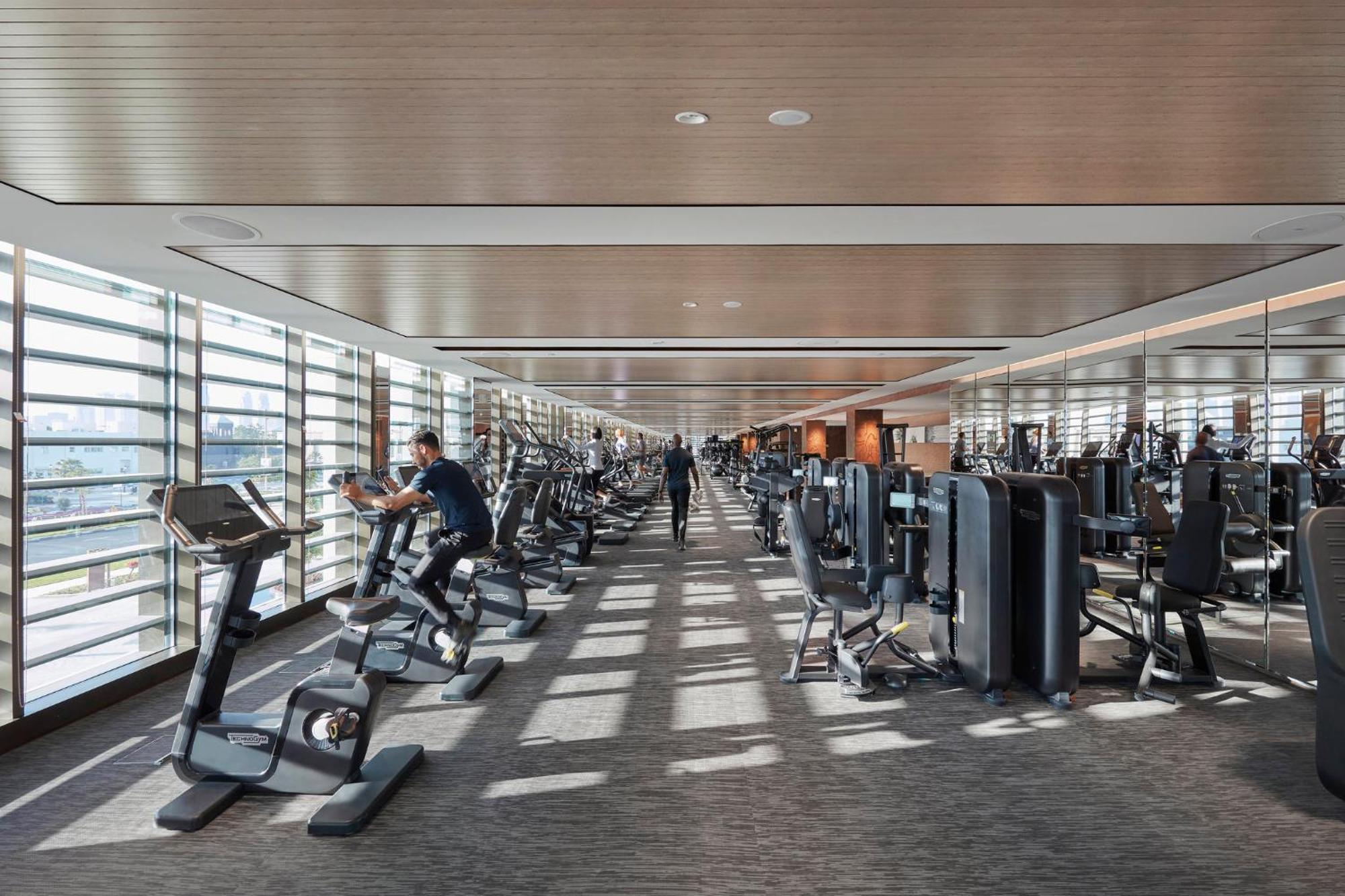 Mandarin Oriental Jumeira, Dubai Ngoại thất bức ảnh The gym at the 101st floor