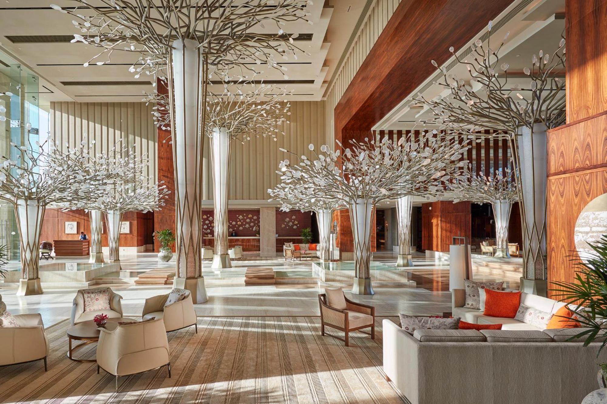 Mandarin Oriental Jumeira, Dubai Ngoại thất bức ảnh The lobby of the hotel