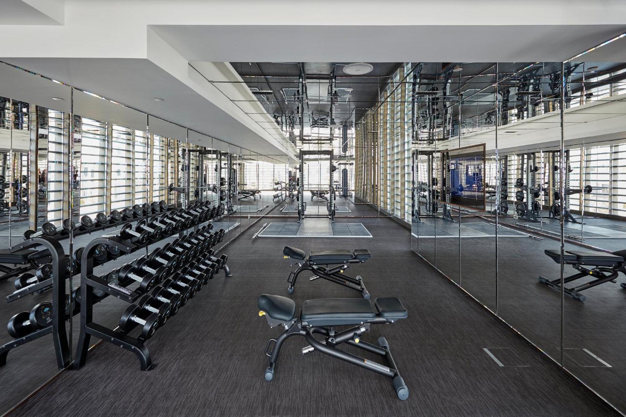 Mandarin Oriental Jumeira, Dubai Ngoại thất bức ảnh The gym at The Standard East Village
